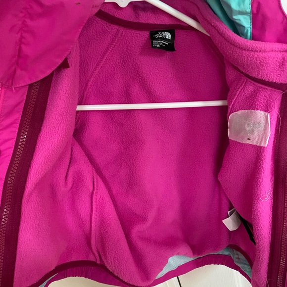 2T the north face jacket - Picture 2 of 6
